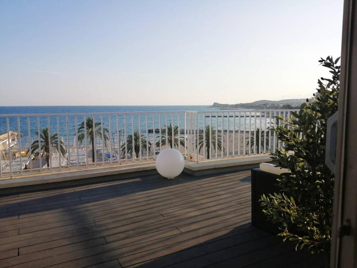 Atico Con Fantasticas Vistas Al Mar Y La Iglesia Apartment Sitges Exterior photo