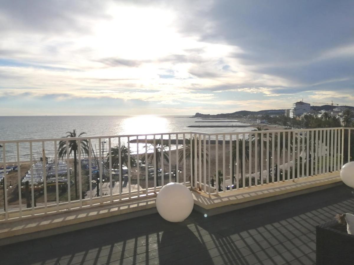 Atico Con Fantasticas Vistas Al Mar Y La Iglesia Apartment Sitges Exterior photo