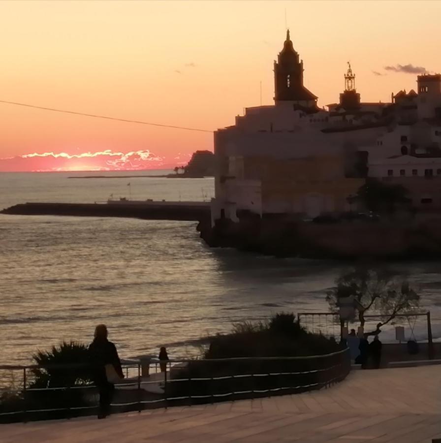 Atico Con Fantasticas Vistas Al Mar Y La Iglesia Apartment Sitges Exterior photo