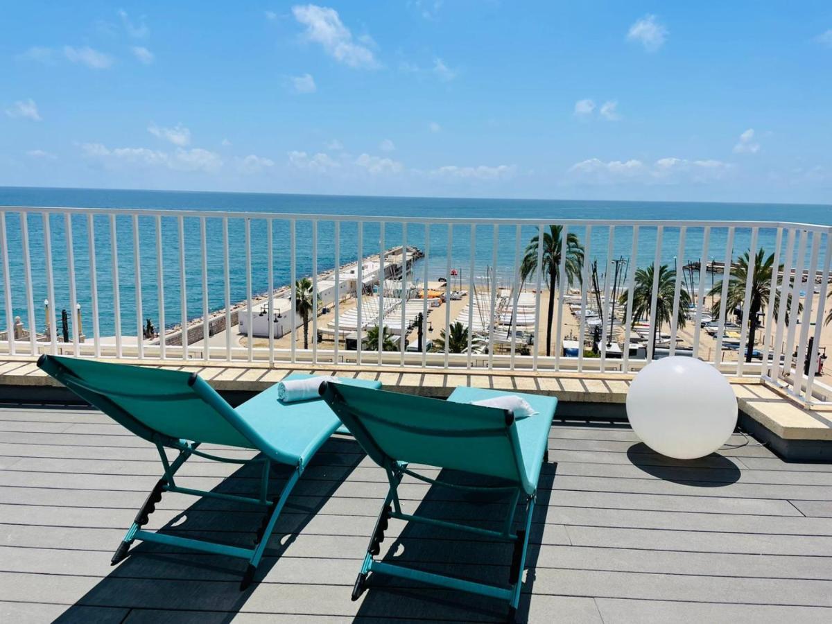 Atico Con Fantasticas Vistas Al Mar Y La Iglesia Apartment Sitges Room photo