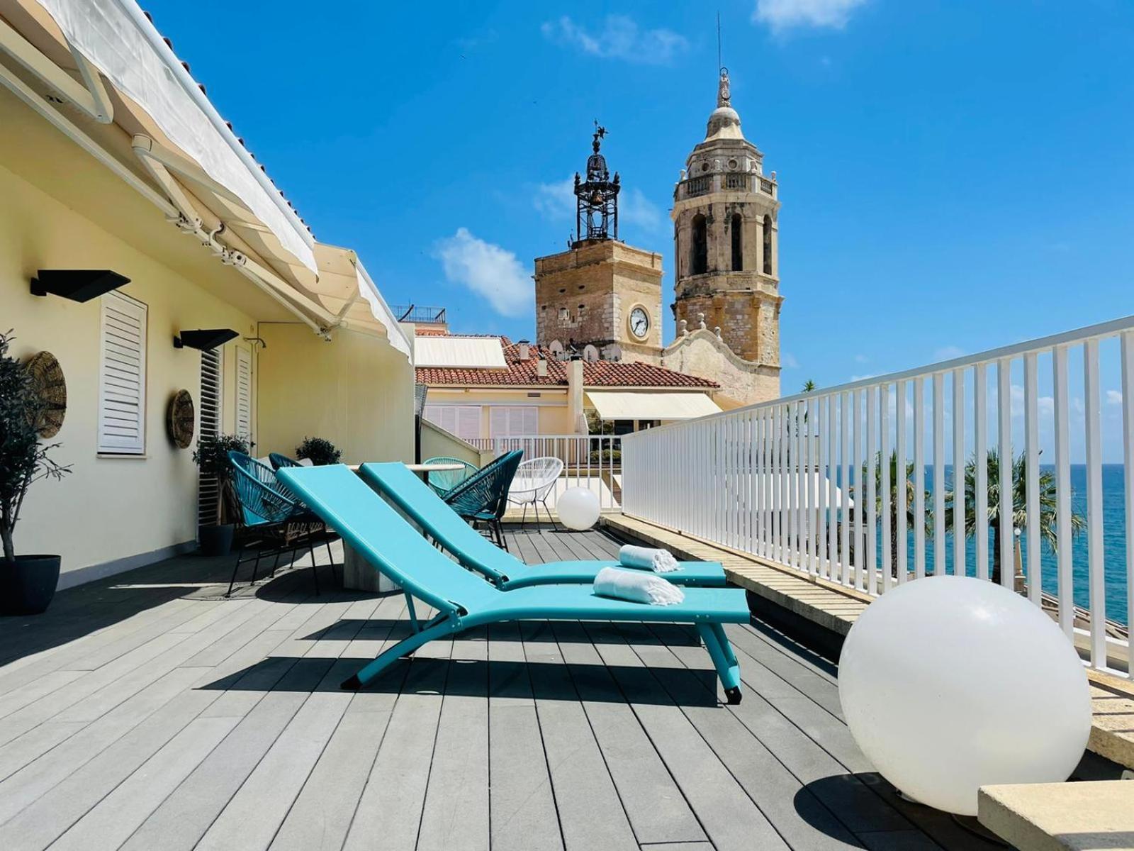 Atico Con Fantasticas Vistas Al Mar Y La Iglesia Apartment Sitges Room photo