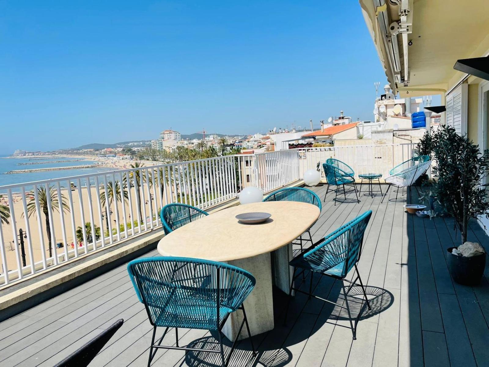 Atico Con Fantasticas Vistas Al Mar Y La Iglesia Apartment Sitges Room photo